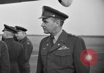 Immagine di Noi generali dell'Esercito arrivare Tokyo Giappone, 1951, secondo 40 filmato di repertorio 65675045194