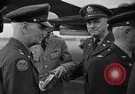 Immagine di Noi generali dell'Esercito arrivare Tokyo Giappone, 1951, secondo 47 filmato di repertorio 65675045194