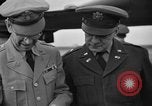 Immagine di Noi generali dell'Esercito arrivare Tokyo Giappone, 1951, secondo 50 filmato di repertorio 65675045194