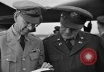 Immagine di Noi generali dell'Esercito arrivare Tokyo Giappone, 1951, secondo 52 filmato di repertorio 65675045194