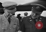 Immagine di Noi generali dell'Esercito arrivare Tokyo Giappone, 1951, secondo 54 filmato di repertorio 65675045194