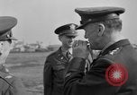 Immagine di Il maggiore generale George indietro Tokyo Giappone, 1951, secondo 6 filmato di repertorio 65675045195