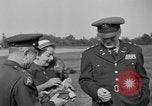 Immagine di Il maggiore generale George indietro Tokyo Giappone, 1951, secondo 13 filmato di repertorio 65675045195
