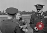 Immagine di Il maggiore generale George indietro Tokyo Giappone, 1951, secondo 14 filmato di repertorio 65675045195