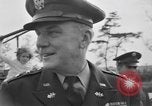 Immagine di Il maggiore generale George indietro Tokyo Giappone, 1951, secondo 36 filmato di repertorio 65675045195