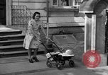 Image Vie de aux personnes à charge des militaires Bad Nauheim Allemagne, 1946, de la seconde 18 séquences d'archives historiques vidéo 65675045201