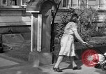 Image Vie de aux personnes à charge des militaires Bad Nauheim Allemagne, 1946, de la seconde 22 séquences d'archives historiques vidéo 65675045201