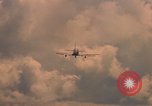 Immagine di United States Air Force A-1E Il Vietnam, 1965, secondo 33 filmato di repertorio 65675045208