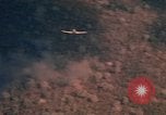 Immagine di United States Air Force A-1E Il Vietnam, 1965, secondo 43 filmato di repertorio 65675045208