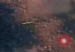 Immagine di United States Air Force A-1E Il Vietnam, 1965, secondo 44 filmato di repertorio 65675045208