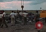 Immagine di Pulire la zona Il Vietnam, 1965, secondo 20 filmato di repertorio 65675045224