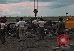 Immagine di Pulire la zona Il Vietnam, 1965, secondo 21 filmato di repertorio 65675045224