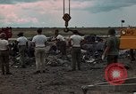 Immagine di Pulire la zona Il Vietnam, 1965, secondo 22 filmato di repertorio 65675045224