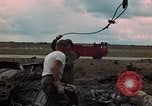 Immagine di Pulire la zona Il Vietnam, 1965, secondo 26 filmato di repertorio 65675045224
