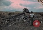 Immagine di Pulire la zona Il Vietnam, 1965, secondo 41 filmato di repertorio 65675045224