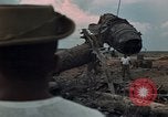 Immagine di Pulire la zona Il Vietnam, 1965, secondo 43 filmato di repertorio 65675045224