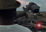 Immagine di Pulire la zona Il Vietnam, 1965, secondo 45 filmato di repertorio 65675045224