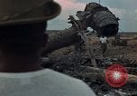 Immagine di Pulire la zona Il Vietnam, 1965, secondo 46 filmato di repertorio 65675045224