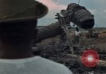 Immagine di Pulire la zona Il Vietnam, 1965, secondo 47 filmato di repertorio 65675045224