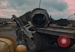 Immagine di Pulire la zona Il Vietnam, 1965, secondo 58 filmato di repertorio 65675045224