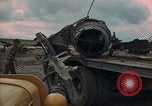 Immagine di Pulire la zona Il Vietnam, 1965, secondo 61 filmato di repertorio 65675045224