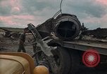 Immagine di Pulire la zona Il Vietnam, 1965, secondo 62 filmato di repertorio 65675045224