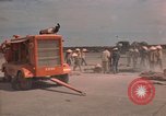 Immagine di Pulire la zona Il Vietnam, 1965, secondo 1 filmato di repertorio 65675045225