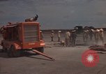 Immagine di Pulire la zona Il Vietnam, 1965, secondo 3 filmato di repertorio 65675045225