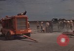 Immagine di Pulire la zona Il Vietnam, 1965, secondo 4 filmato di repertorio 65675045225