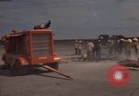 Immagine di Pulire la zona Il Vietnam, 1965, secondo 5 filmato di repertorio 65675045225
