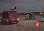 Immagine di Pulire la zona Il Vietnam, 1965, secondo 7 filmato di repertorio 65675045225