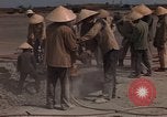Immagine di Pulire la zona Il Vietnam, 1965, secondo 12 filmato di repertorio 65675045225