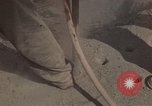 Immagine di Pulire la zona Il Vietnam, 1965, secondo 20 filmato di repertorio 65675045225