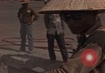 Immagine di Pulire la zona Il Vietnam, 1965, secondo 27 filmato di repertorio 65675045225
