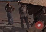 Immagine di Pulire la zona Il Vietnam, 1965, secondo 29 filmato di repertorio 65675045225
