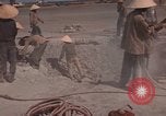 Immagine di Pulire la zona Il Vietnam, 1965, secondo 43 filmato di repertorio 65675045225