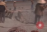 Immagine di Pulire la zona Il Vietnam, 1965, secondo 44 filmato di repertorio 65675045225