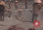 Immagine di Pulire la zona Il Vietnam, 1965, secondo 45 filmato di repertorio 65675045225