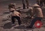 Immagine di Pulire la zona Il Vietnam, 1965, secondo 52 filmato di repertorio 65675045225