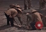 Immagine di Pulire la zona Il Vietnam, 1965, secondo 57 filmato di repertorio 65675045225