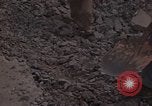 Immagine di Pulire la zona Il Vietnam, 1965, secondo 61 filmato di repertorio 65675045225