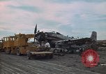 Immagine di Pulire la zona Il Vietnam, 1965, secondo 10 filmato di repertorio 65675045226