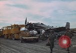 Immagine di Pulire la zona Il Vietnam, 1965, secondo 14 filmato di repertorio 65675045226
