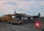 Immagine di Pulire la zona Il Vietnam, 1965, secondo 17 filmato di repertorio 65675045226