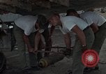 Immagine di Pulire la zona Il Vietnam, 1965, secondo 19 filmato di repertorio 65675045226