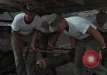 Immagine di Pulire la zona Il Vietnam, 1965, secondo 21 filmato di repertorio 65675045226