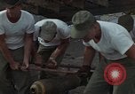 Immagine di Pulire la zona Il Vietnam, 1965, secondo 22 filmato di repertorio 65675045226