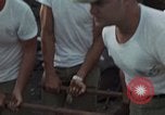 Immagine di Pulire la zona Il Vietnam, 1965, secondo 24 filmato di repertorio 65675045226