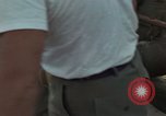 Immagine di Pulire la zona Il Vietnam, 1965, secondo 26 filmato di repertorio 65675045226