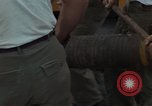 Immagine di Pulire la zona Il Vietnam, 1965, secondo 27 filmato di repertorio 65675045226